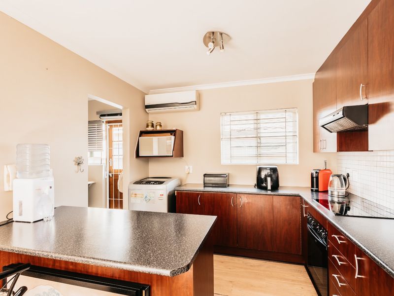 Charming 3-Bedroom Home in the secure Solara Complex! - Photo 4