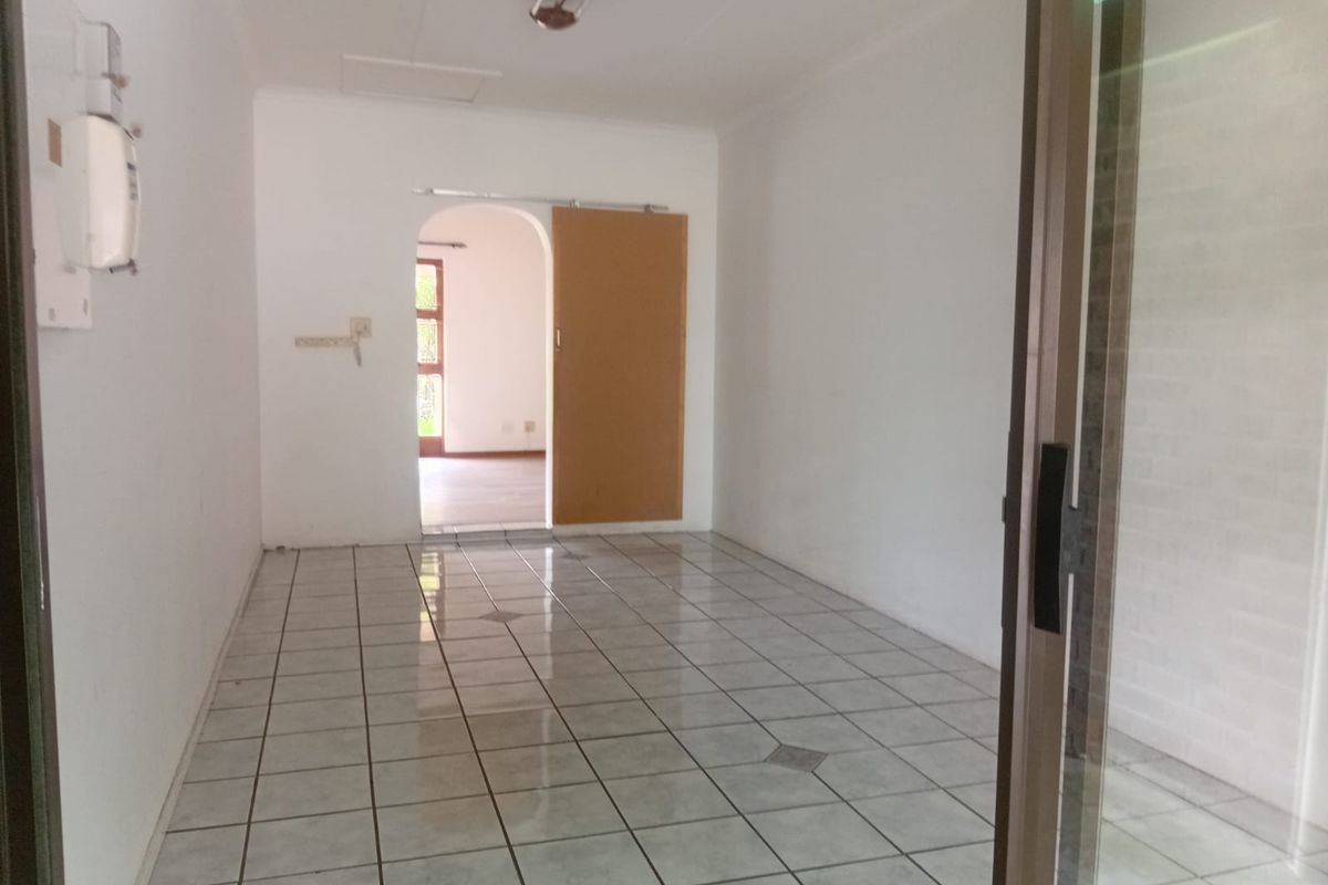 Spacious 3-Bedroom Home with Versatile Living Areas - Photo 5