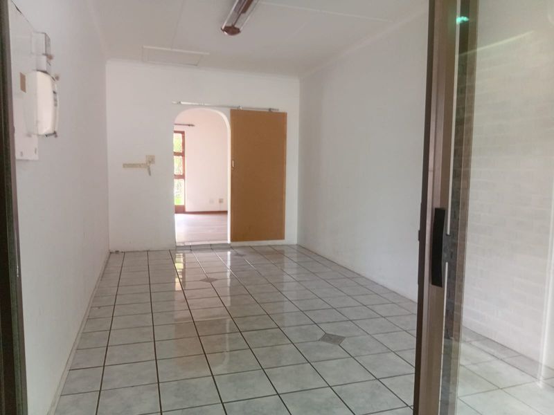 Spacious 3-Bedroom Home with Versatile Living Areas - Photo 5