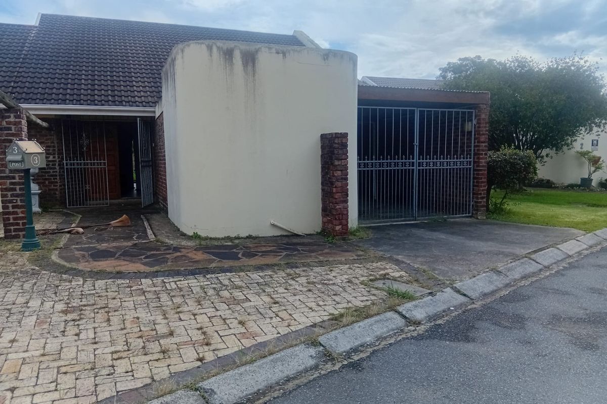 Spacious 3-Bedroom Home with Versatile Living Areas - Photo 2