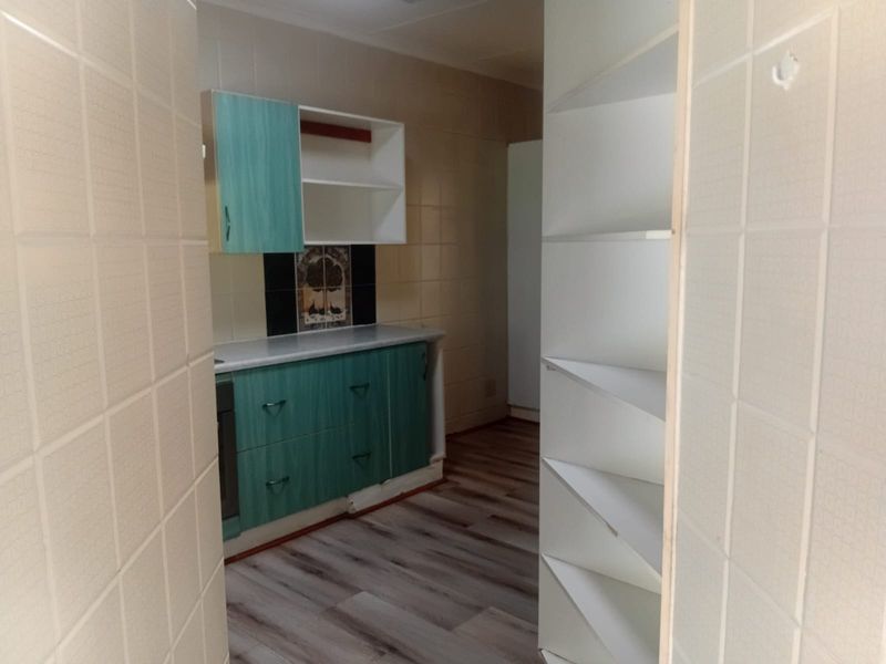 Spacious 3-Bedroom Home with Versatile Living Areas - Photo 10