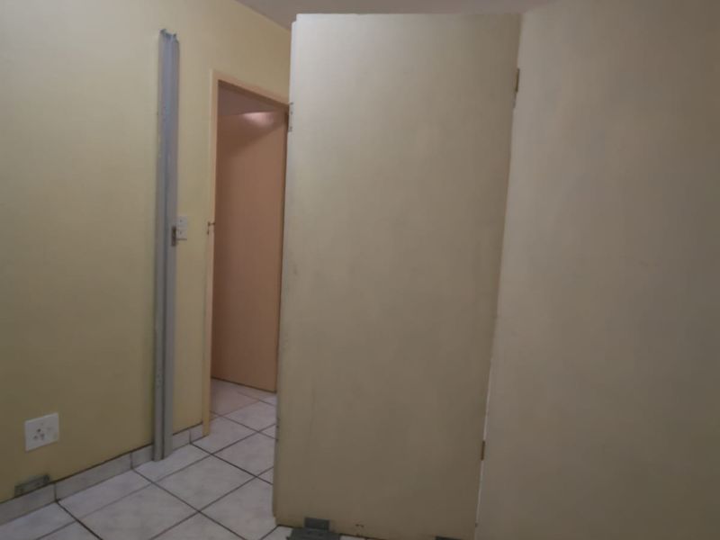 Neat & Secure 1.5 Bedroom Apartment to Rent in Gezina - Photo 8