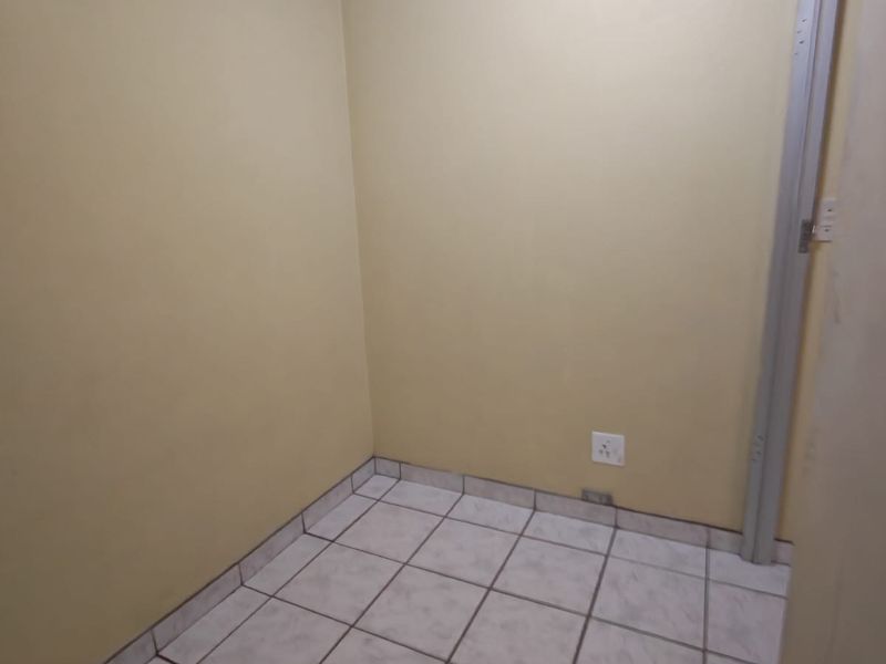 Neat & Secure 1.5 Bedroom Apartment to Rent in Gezina - Photo 7