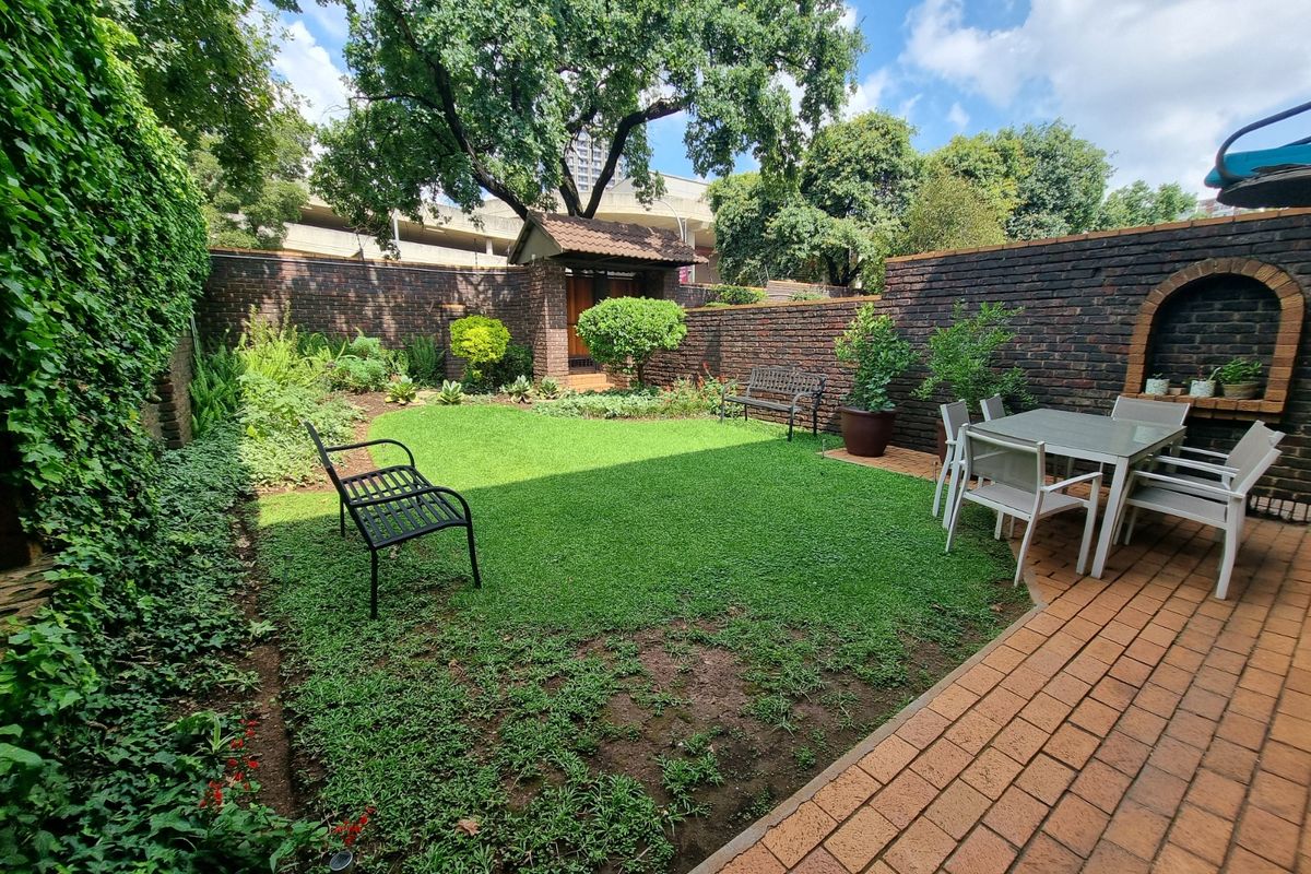 Stunning 4 bedroom duplex up for rent! - Photo 5