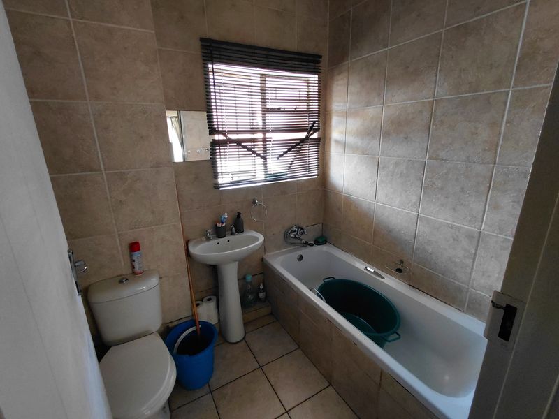 First Floor unit Oudorp Klerksdorp - Photo 7