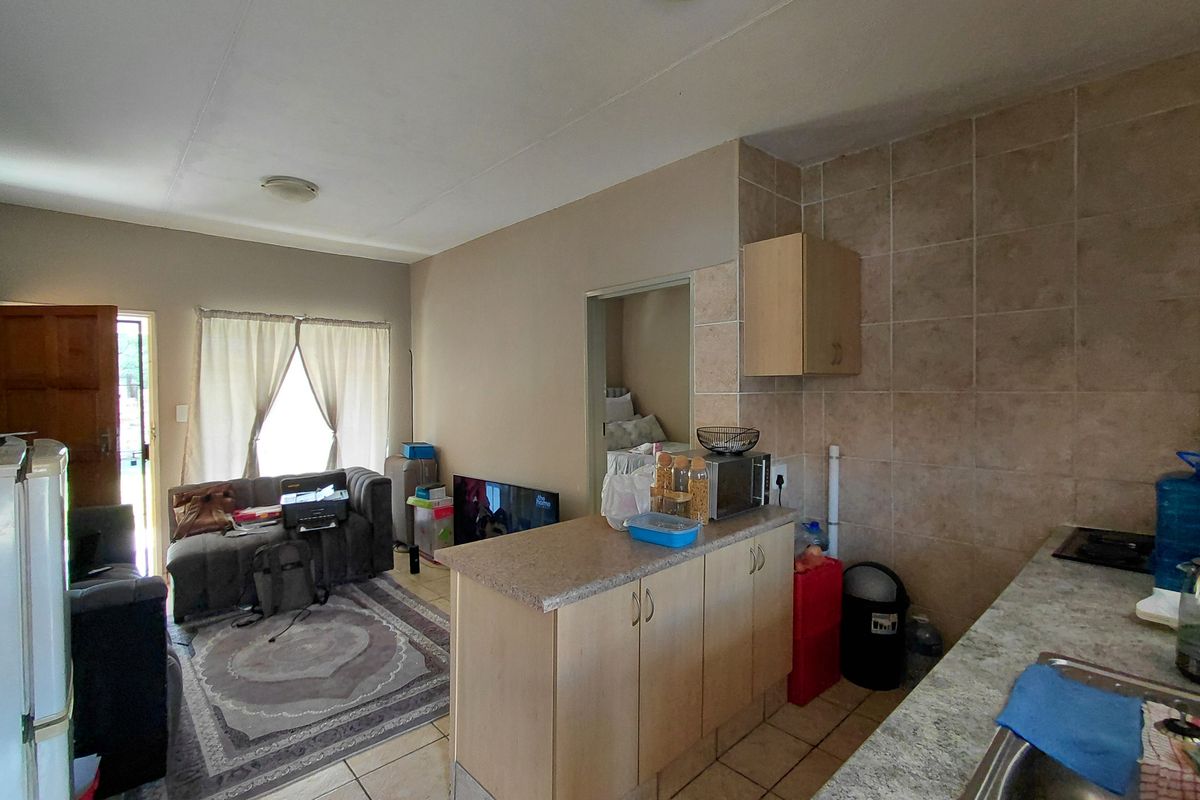 First Floor unit Oudorp Klerksdorp - Photo 3
