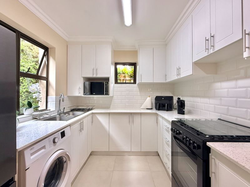 Modern Coastal Retreat - Photo 8