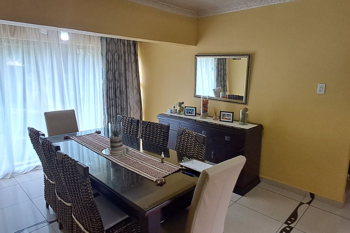 Stunning 3-bedroom home in Signal Hill, Newcastle—perfect for families seeking comfort and style! - Photo 5