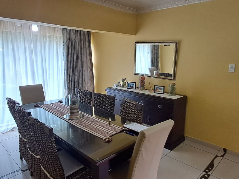 Stunning 3-bedroom home in Signal Hill, Newcastle—perfect for families seeking comfort and style! - Photo 5