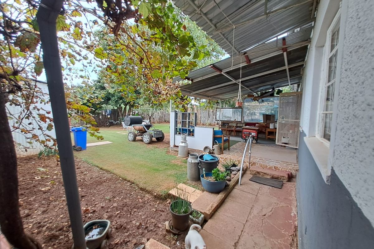 Turnkey Opportunity: Spacious Home with Profitable Business - Photo 5