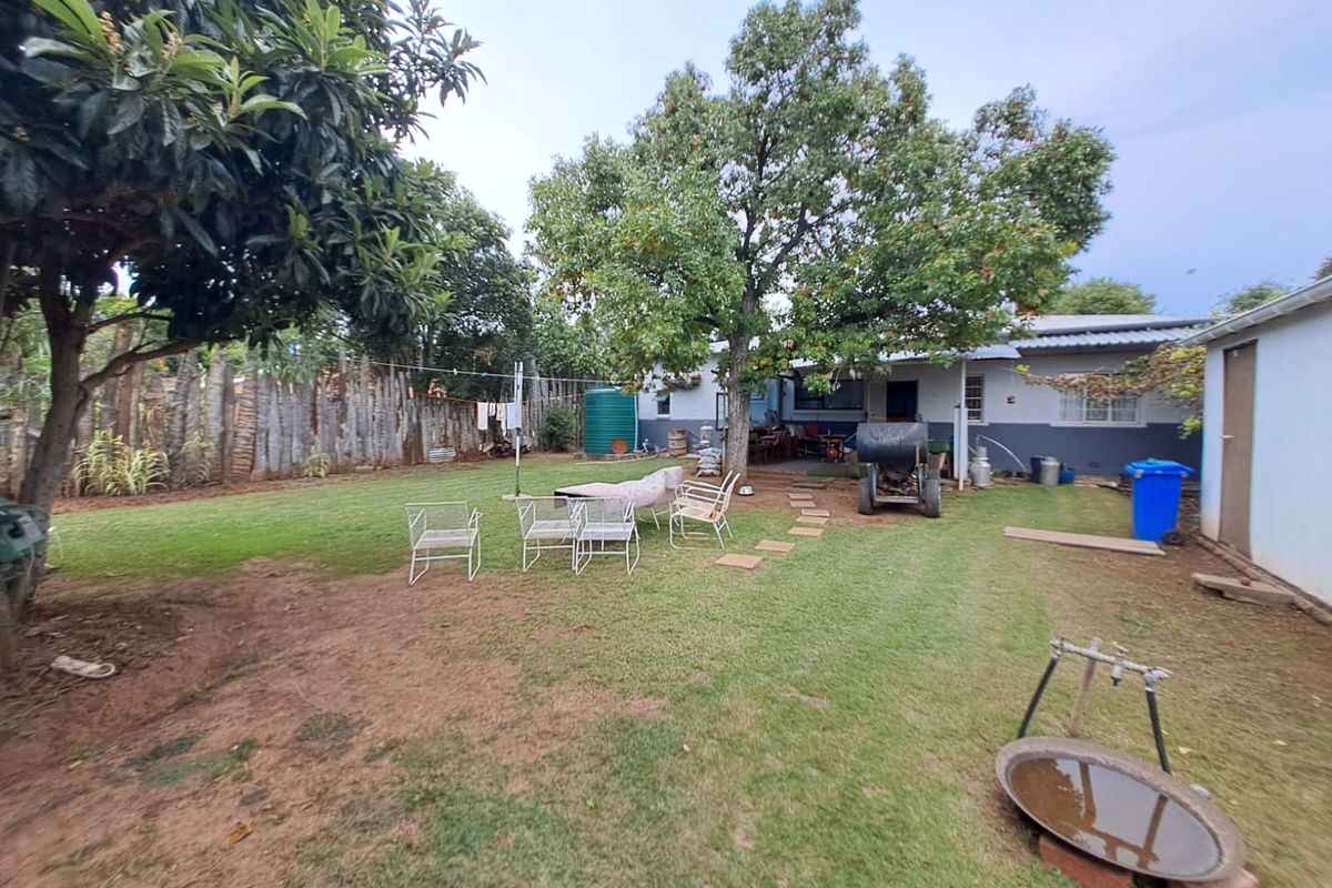 Turnkey Opportunity: Spacious Home with Profitable Business - Photo 4