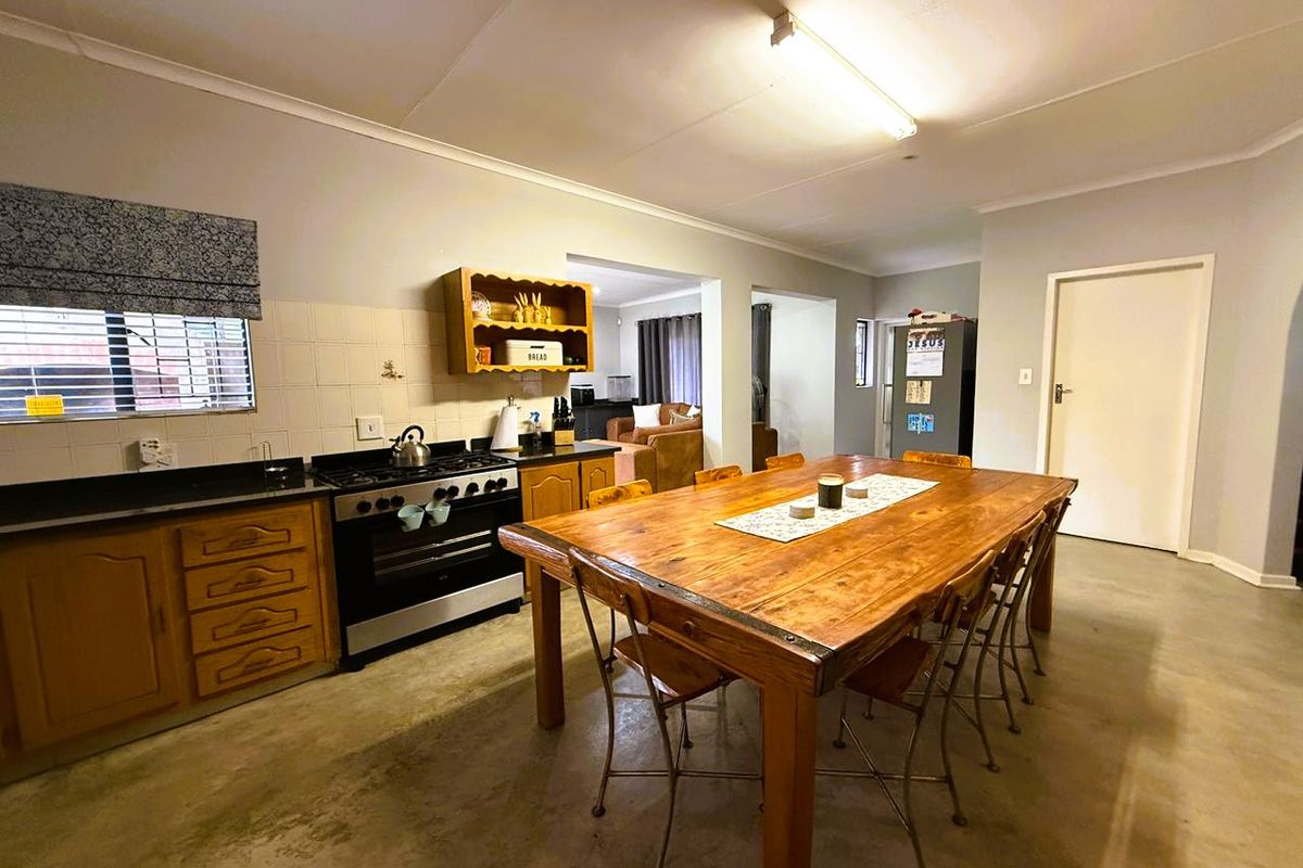 Spacious Family Home in Prime Bo-Dorp Location - Photo 2