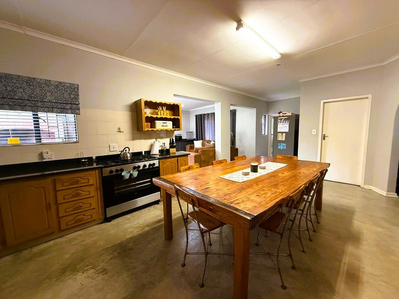 Spacious Family Home in Prime Bo-Dorp Location - Photo 2