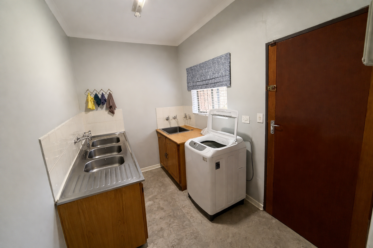 Spacious Family Home in Prime Bo-Dorp Location - Photo 3