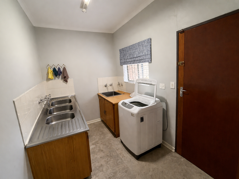 Spacious Family Home in Prime Bo-Dorp Location - Photo 3