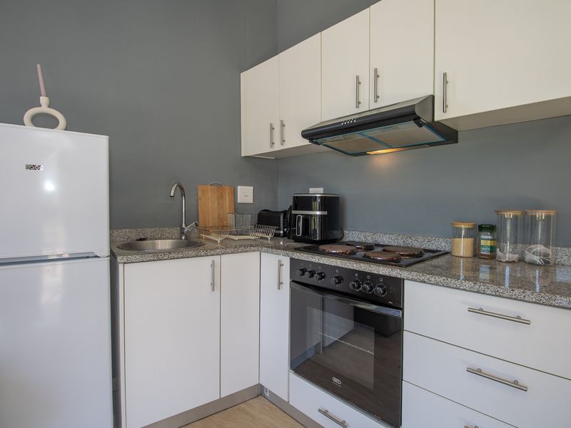 Cozy 1‐Bed Apartment Above Garage – Perfect for a Single Professional or Young Couple - Photo 10