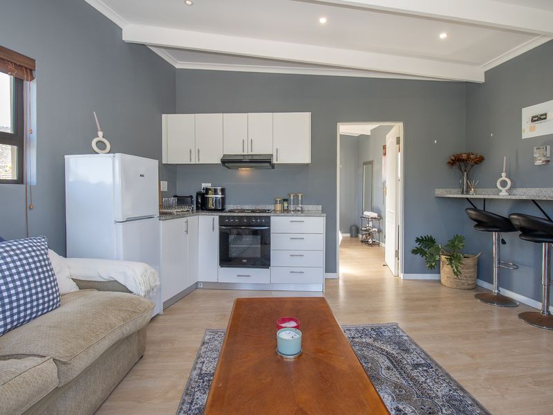 Cozy 1‐Bed Apartment Above Garage – Perfect for a Single Professional or Young Couple - Photo 7