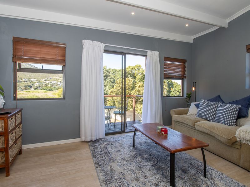 Cozy 1‐Bed Apartment Above Garage – Perfect for a Single Professional or Young Couple - Photo 6