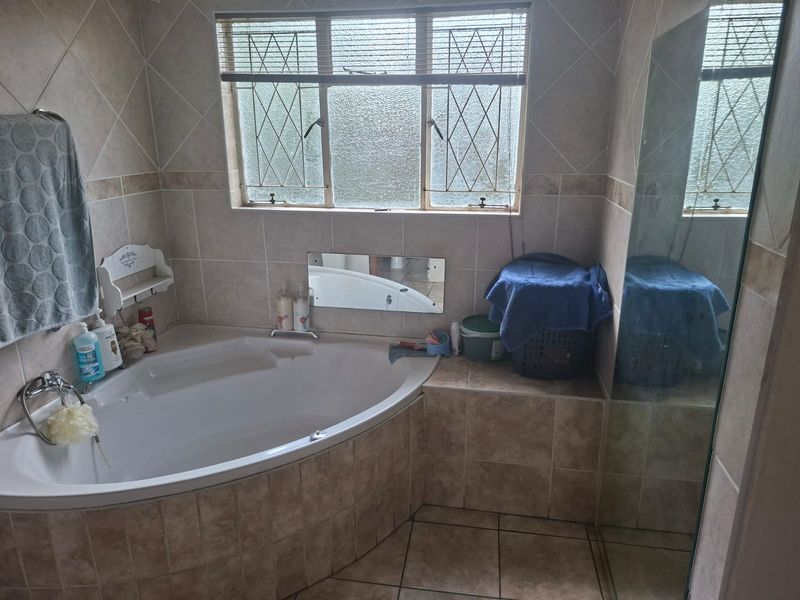 A Family Home with Hidden Potential & Lifestyle Living - Photo 8