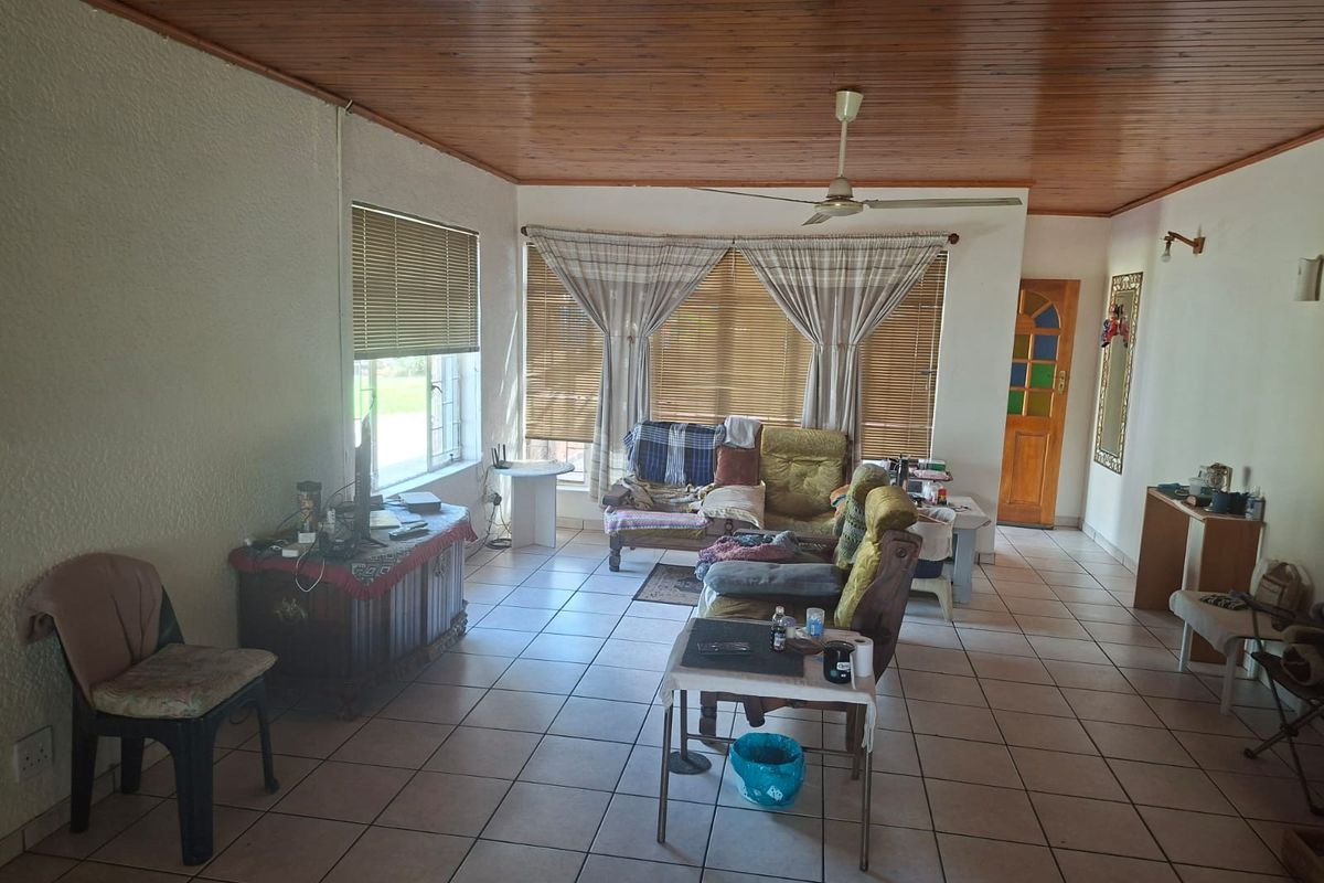 A Family Home with Hidden Potential & Lifestyle Living - Photo 4