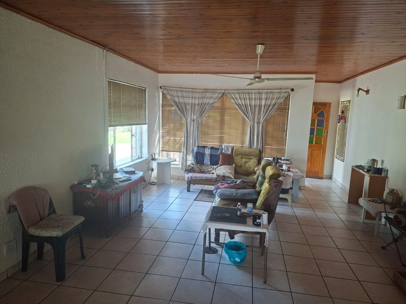 A Family Home with Hidden Potential & Lifestyle Living - Photo 4