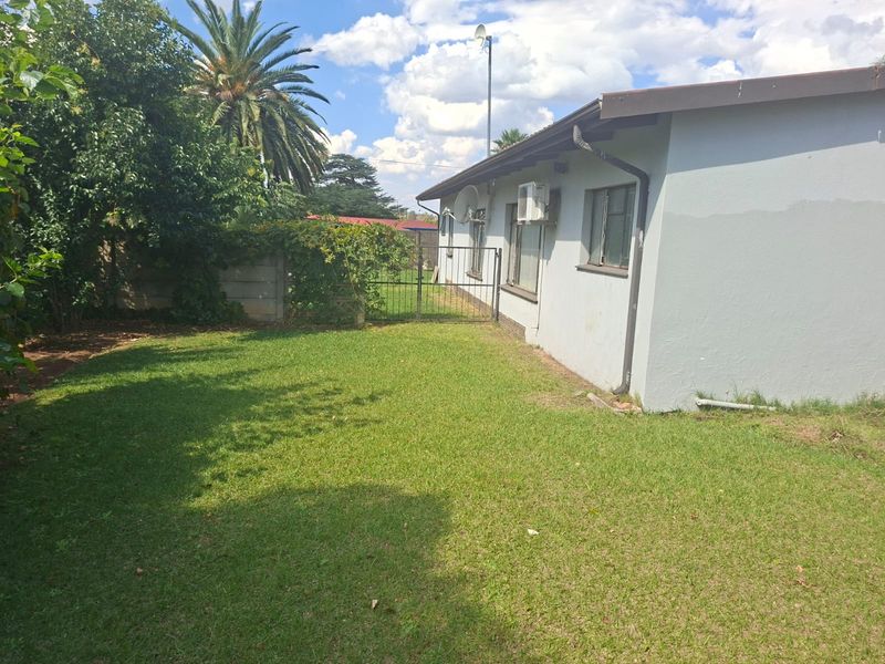 A Family Home with Hidden Potential & Lifestyle Living - Photo 2