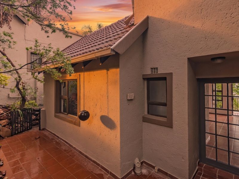 Charming Townhouse For Sale With Scenic Views - Photo 2