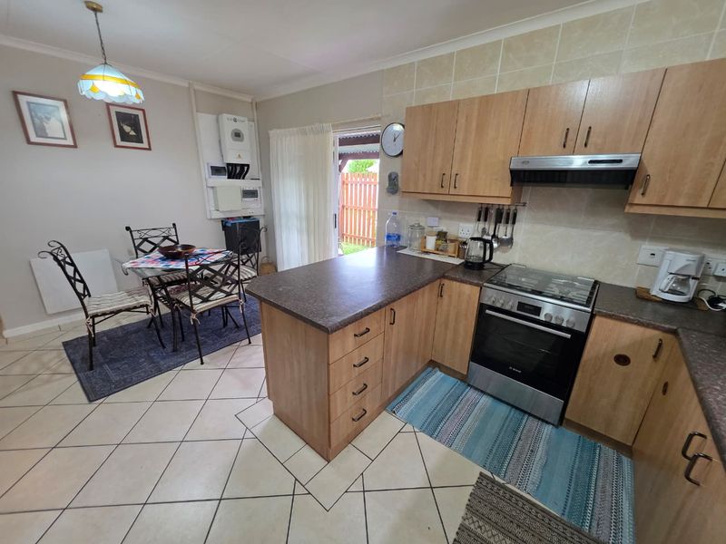 A Refined Coastal Retreat Offering Comfort, Security, and Effortless Living - Photo 8