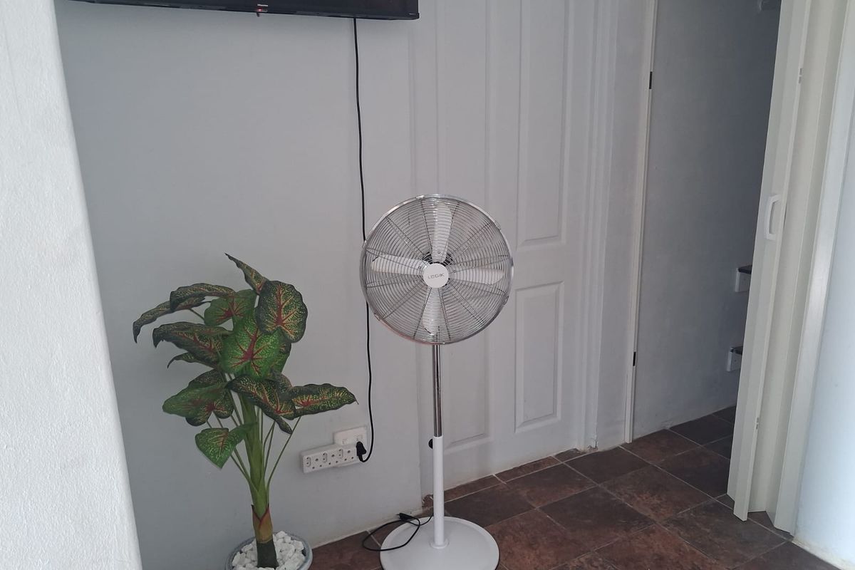 Unit 3 - Furnished Bachelor Apartment in Exclusive Gonubie North Establishment - Photo 4