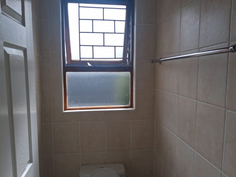 Unit 3 - Furnished Bachelor Apartment in Exclusive Gonubie North Establishment - Photo 10