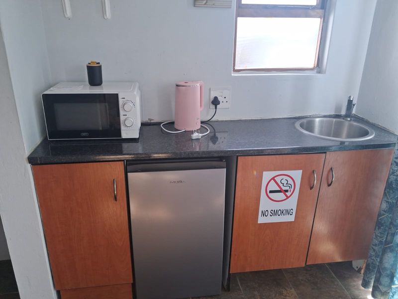 Unit 3 - Furnished Bachelor Apartment in Exclusive Gonubie North Establishment - Photo 6