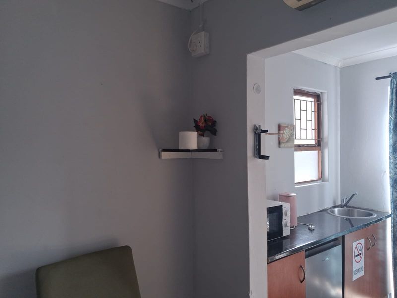 Unit 3 - Furnished Bachelor Apartment in Exclusive Gonubie North Establishment - Photo 7