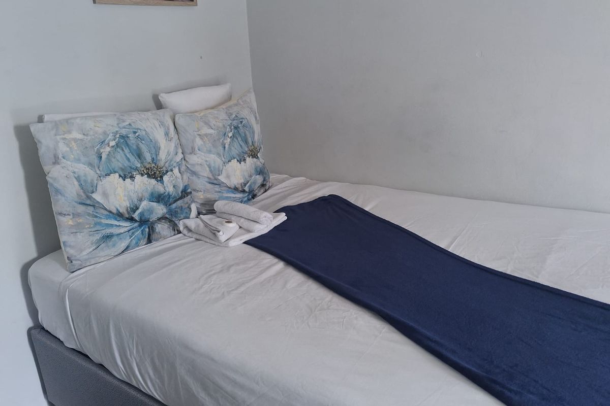 Unit 3 - Furnished Bachelor Apartment in Exclusive Gonubie North Establishment - Photo 3