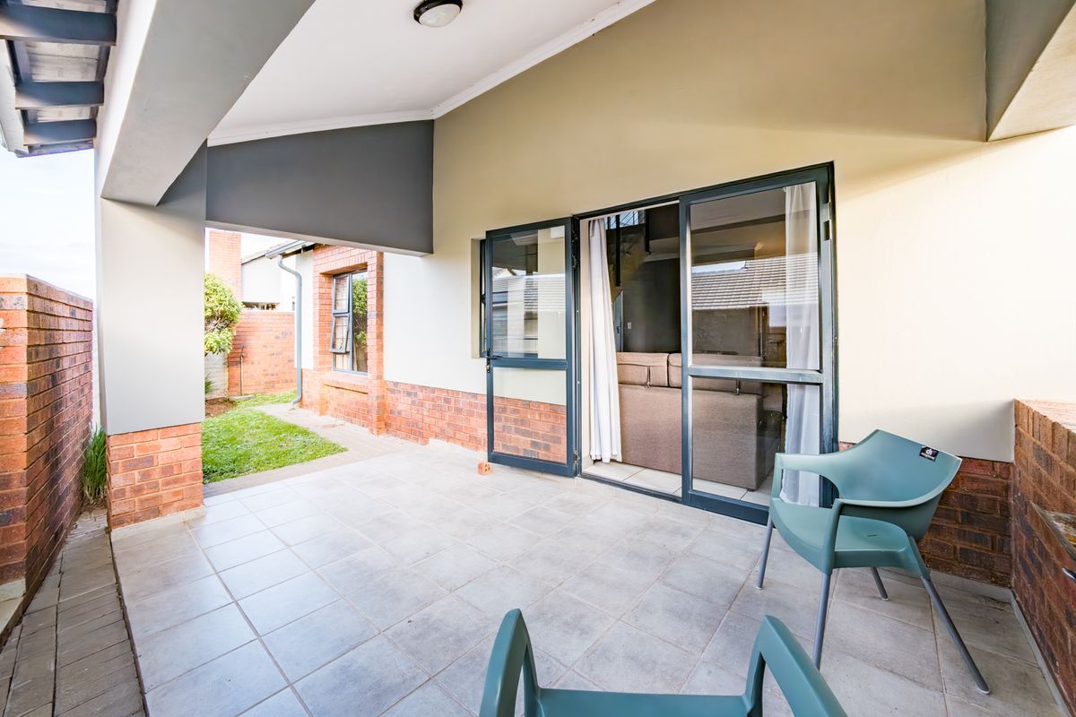 Bidding to start from R1050 000!! Live Auction! Modern 3 Bedroom Townhouse in Estate - Photo 5