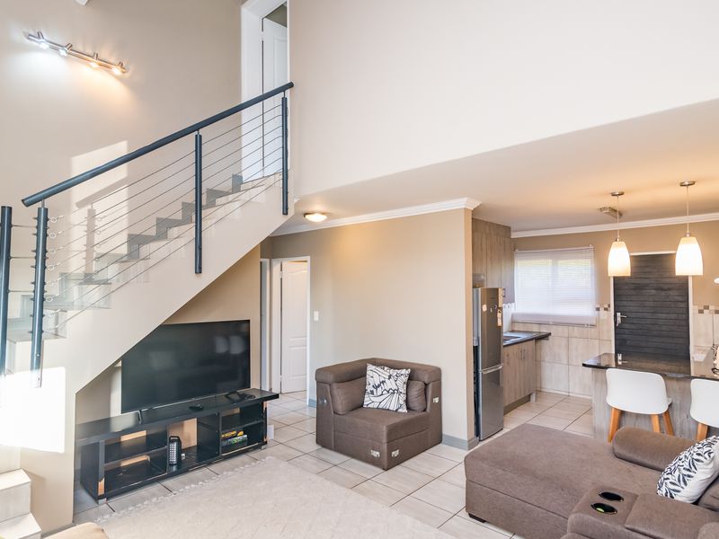 Bidding to start from R950 000!! Live Auction! Modern 3 Bedroom Townhouse in Estate - Photo 9