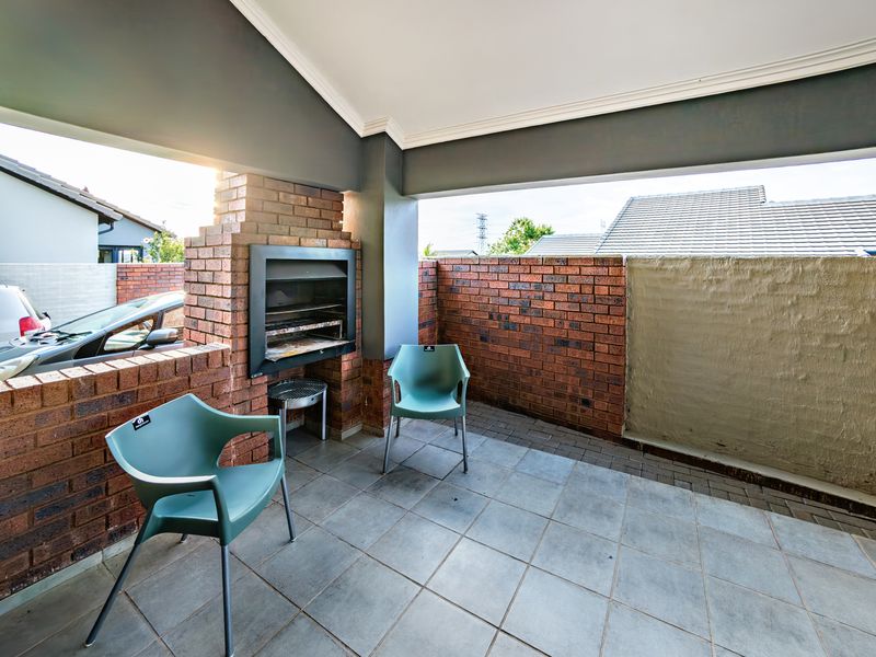 Bidding to start from R950 000!! Live Auction! Modern 3 Bedroom Townhouse in Estate - Photo 7