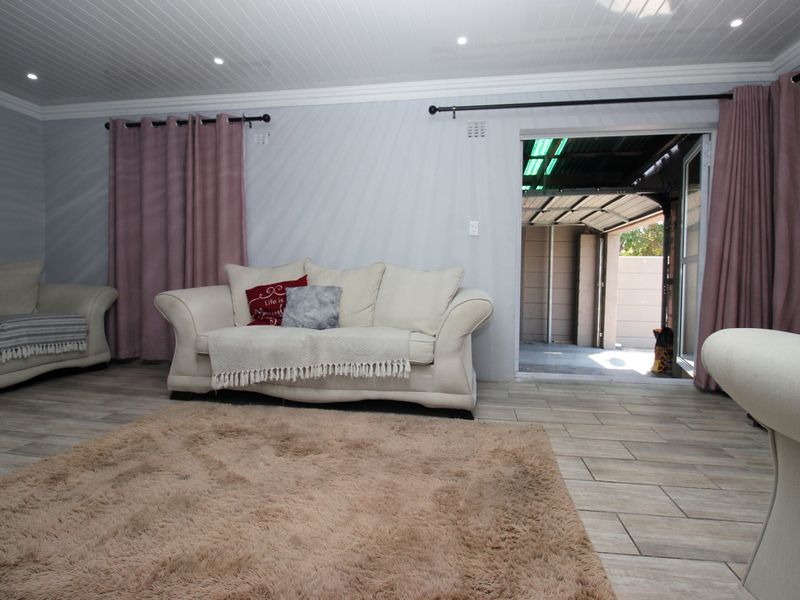 Charming Newly Renovated 2-Bedroom Home with Granny Flat & Spacious Yard - Photo 4