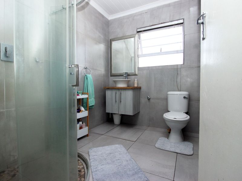 Charming Newly Renovated 2-Bedroom Home with Granny Flat & Spacious Yard - Photo 10