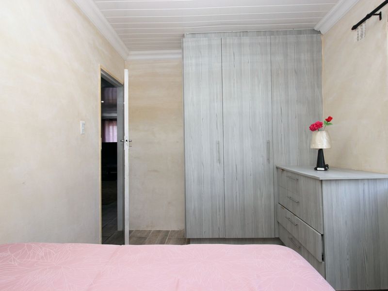 Charming Newly Renovated 2-Bedroom Home with Granny Flat & Spacious Yard - Photo 9