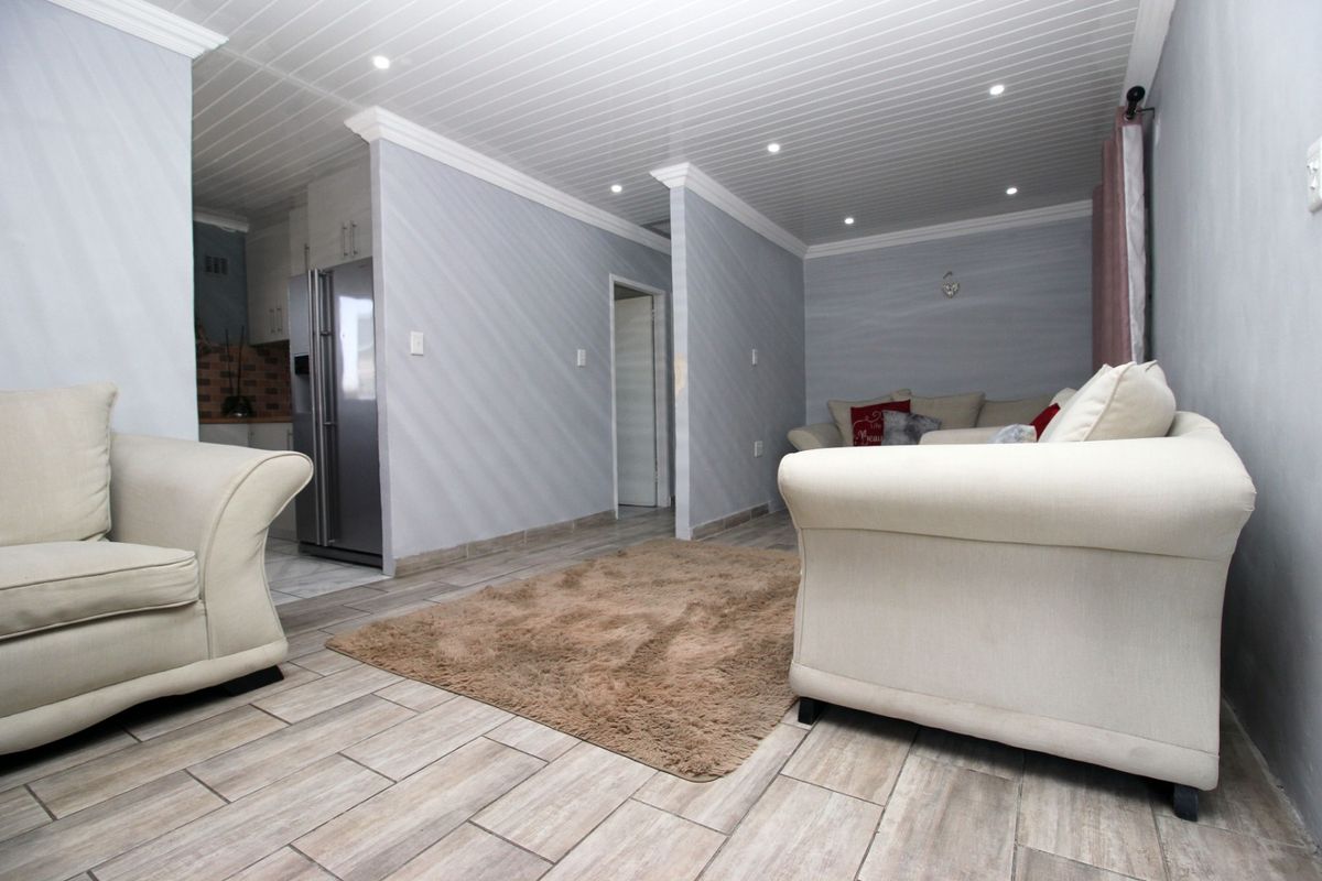 Charming Newly Renovated 2-Bedroom Home with Granny Flat & Spacious Yard - Photo 2