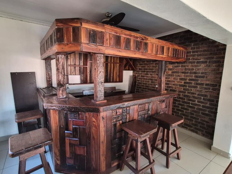 Modern Eastleigh Living with Pool - Photo 10