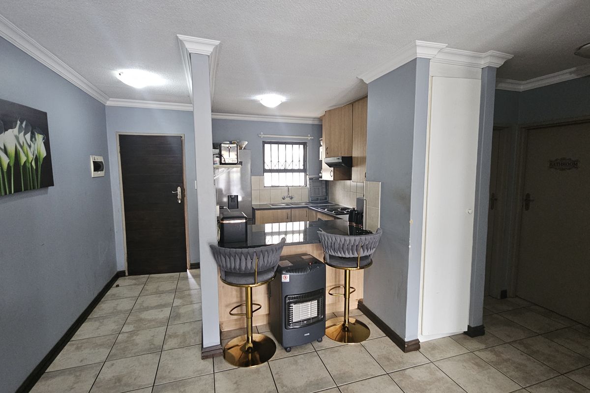 Perfect Starter Home or Investment Opportunity in Villa D’Alegria - Photo 4