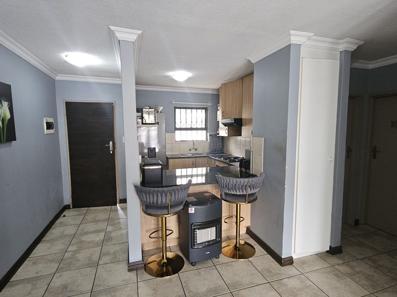 Perfect Starter Home or Investment Opportunity in Villa D’Alegria - Photo 4