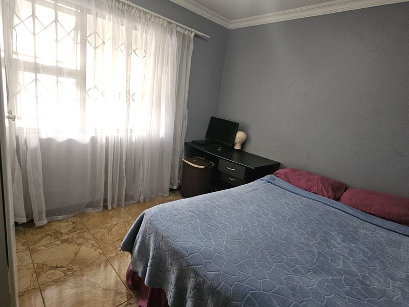 Perfect Starter Home or Investment Opportunity in Villa D’Alegria - Photo 10