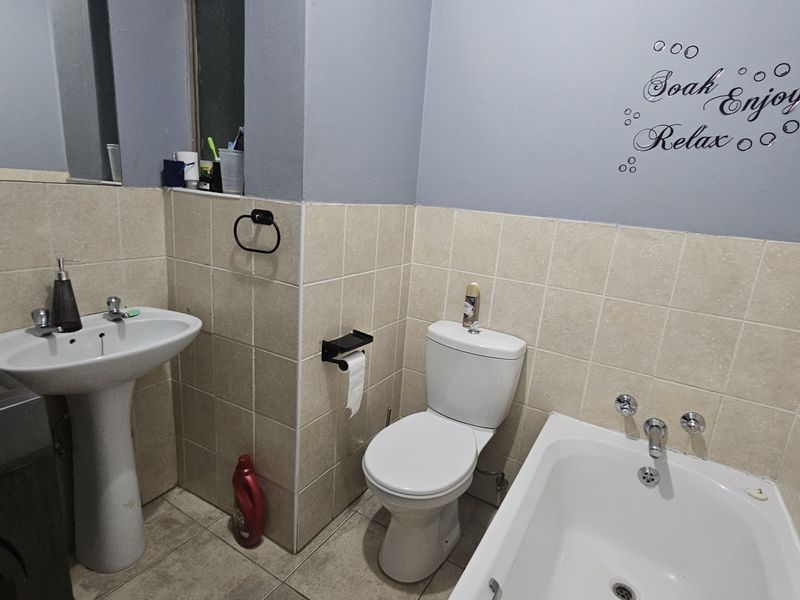 Perfect Starter Home or Investment Opportunity in Villa D’Alegria - Photo 9