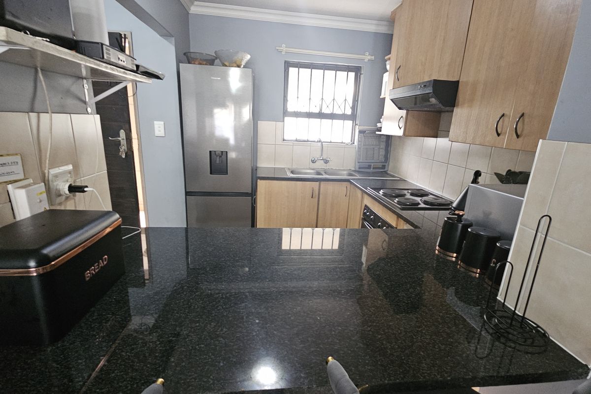 Perfect Starter Home or Investment Opportunity in Villa D’Alegria - Photo 2