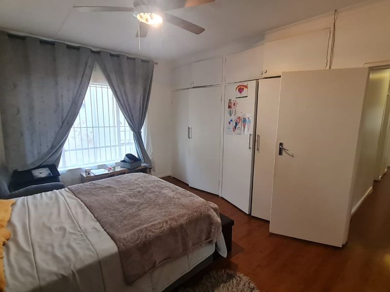 Solar-Powered Living in Highway Gardens - Photo 9