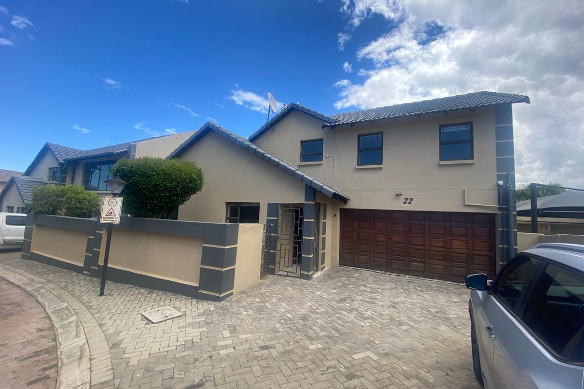 Sophisticated Double-Storey Sanctuary in Illiondale’s Deluxe Complex - Photo 2