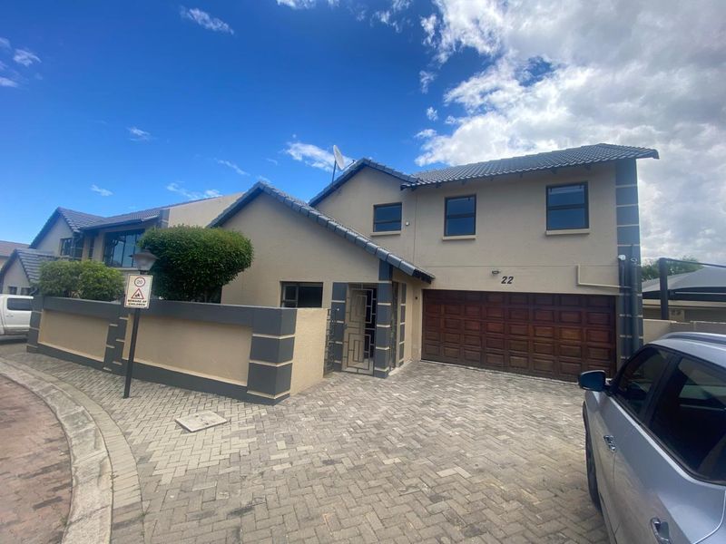 Sophisticated Double-Storey Sanctuary in Illiondale’s Deluxe Complex - Photo 2