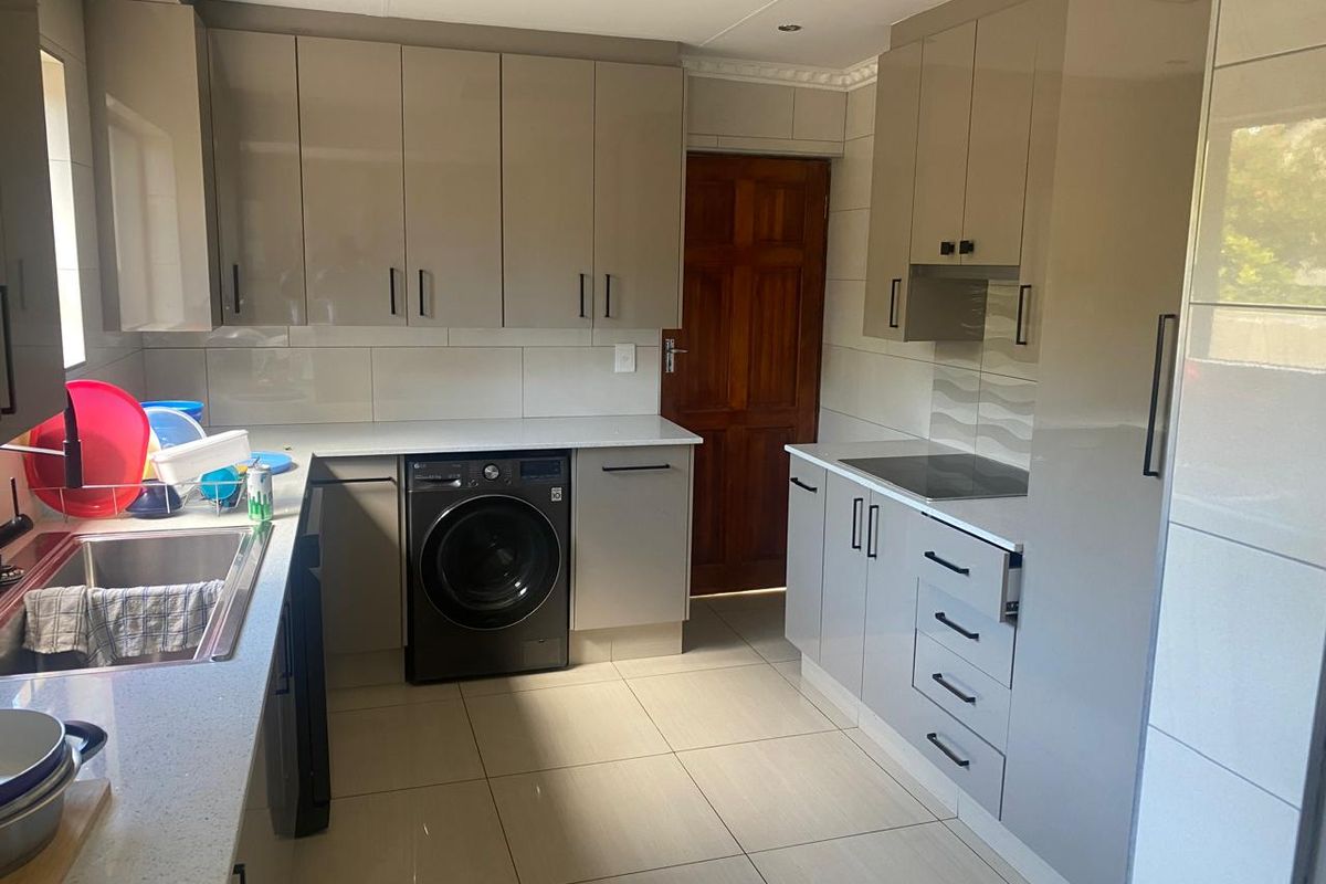 Sophisticated Double-Storey Sanctuary in Illiondale’s Deluxe Complex - Photo 5